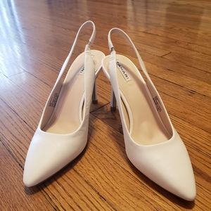 NWOT TAHARI Ivory White Leather Sling Back Size 8 Shoe.
